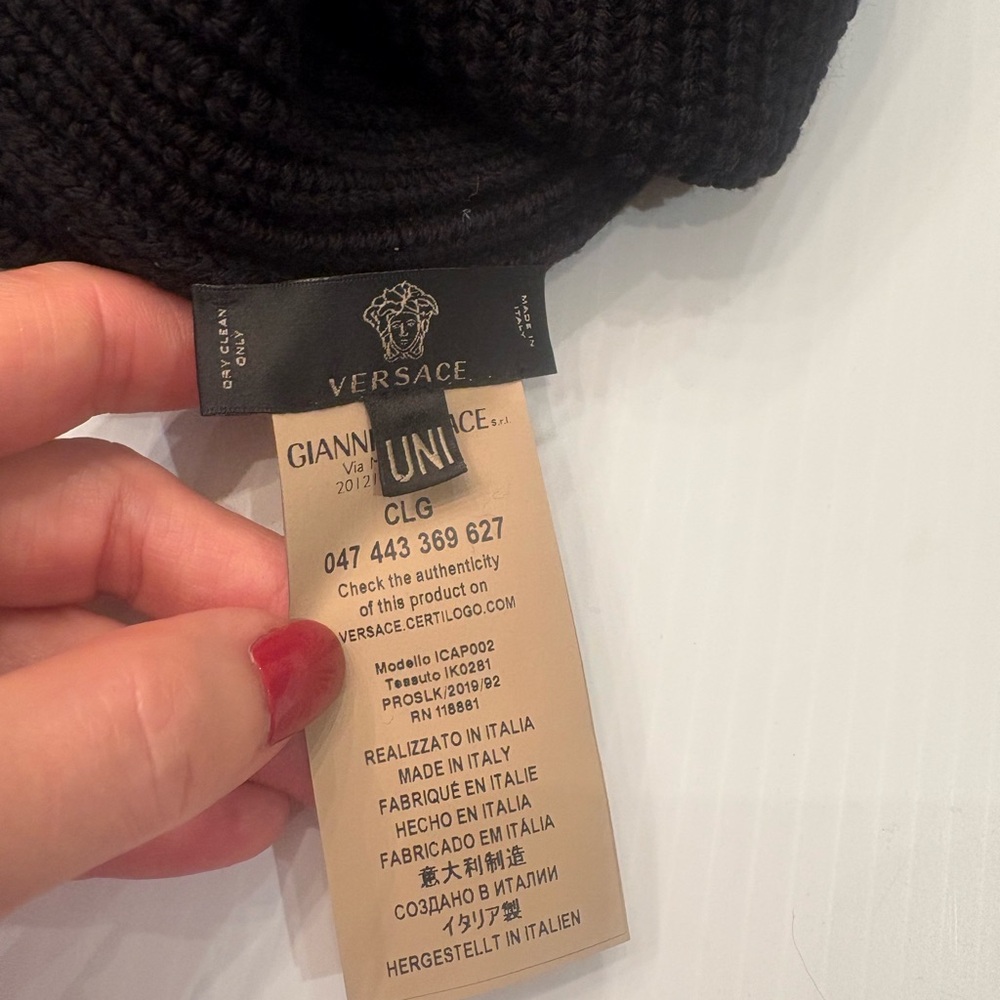 Authentic Versace Black Ribbed Beanie - Picture 2 of 4